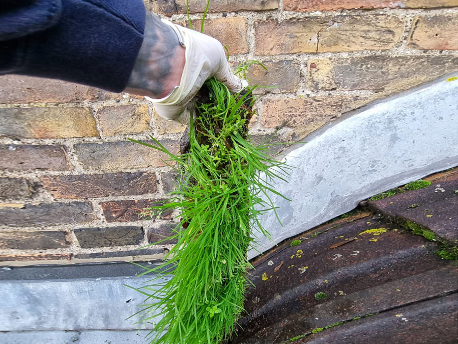 Gully cleaning drainage